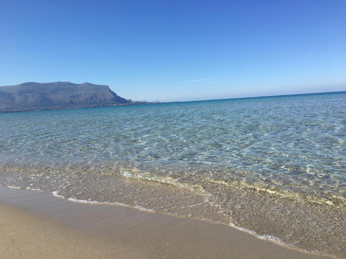 Casa Vacanza La Isla Bonita อิโซลา เดลเล เฟมมิเน ภายนอก รูปภาพ